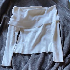 ARITZIA Over the shoulder Long Sleeve!
